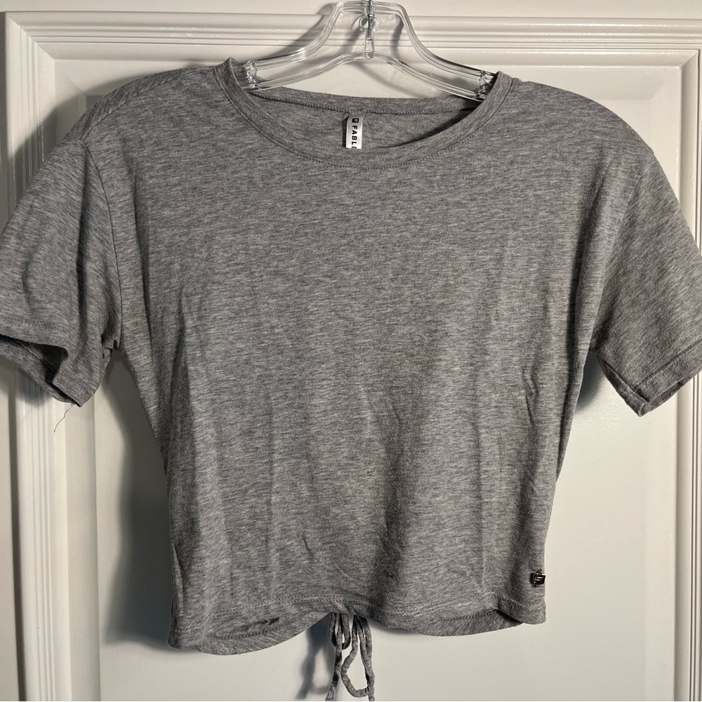 Fabletics Gray Crop Top with Tie in the Back - Extra Small - GUC